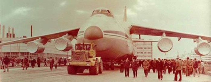 Транспортировка первого самолёта Ан-124